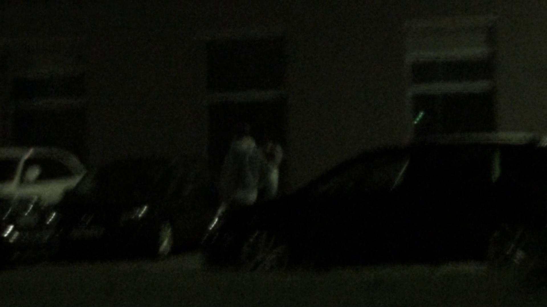 Cei doi merg mai apoi de mana, iar What Up isi tine logodnica de gat