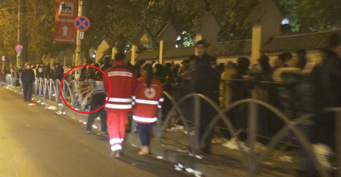 Pelerinii au lasat maldare de gunoaie in urma lor