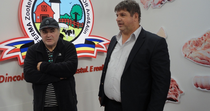 Florin Calinescu a fost prezent la un targ destinat industriei carnii. A venit sa vada un prieten, care ii este si furnizor la restaurantul sau
