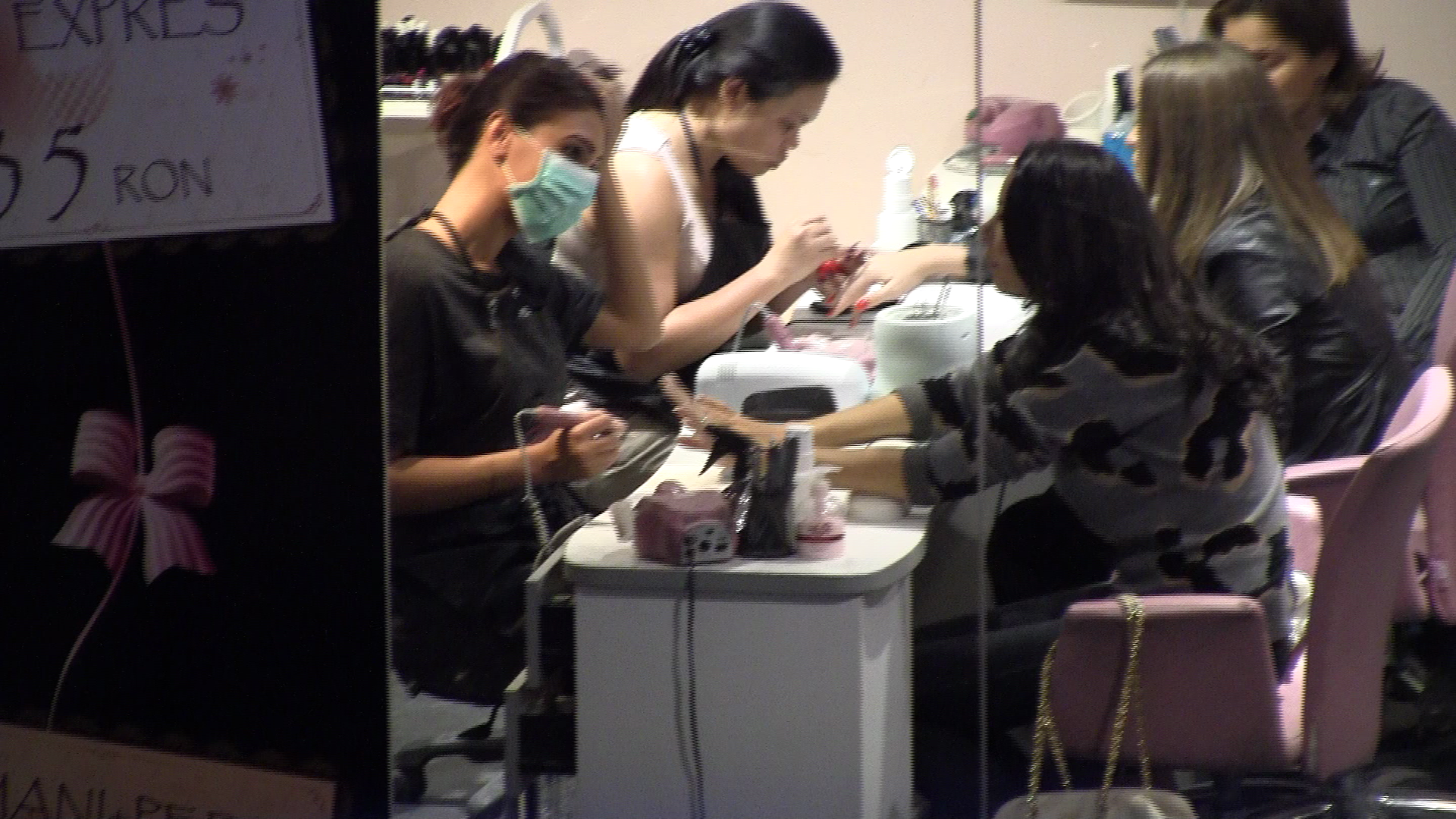 Brigitte merge la manichiura in fiecare saptamana