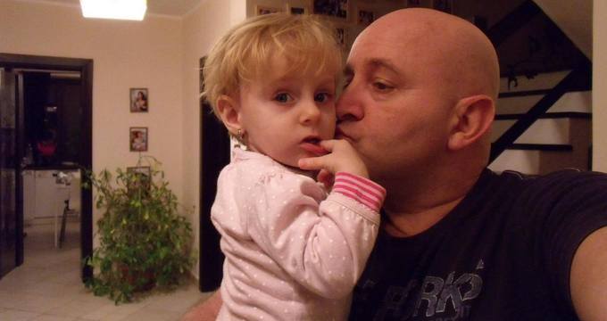 Maia fericita alaturi de tatal sau Ovidiu