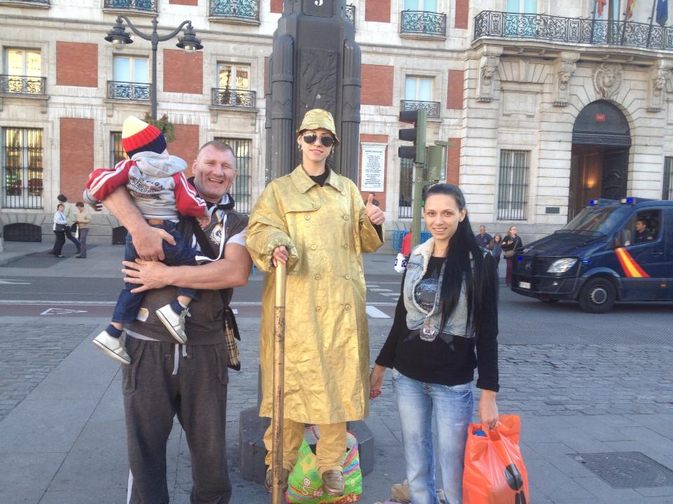 Tolea si-a dus logodnica in Spania