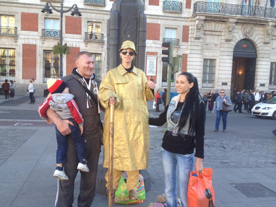 Tolea si-a dus logodnica in Spania