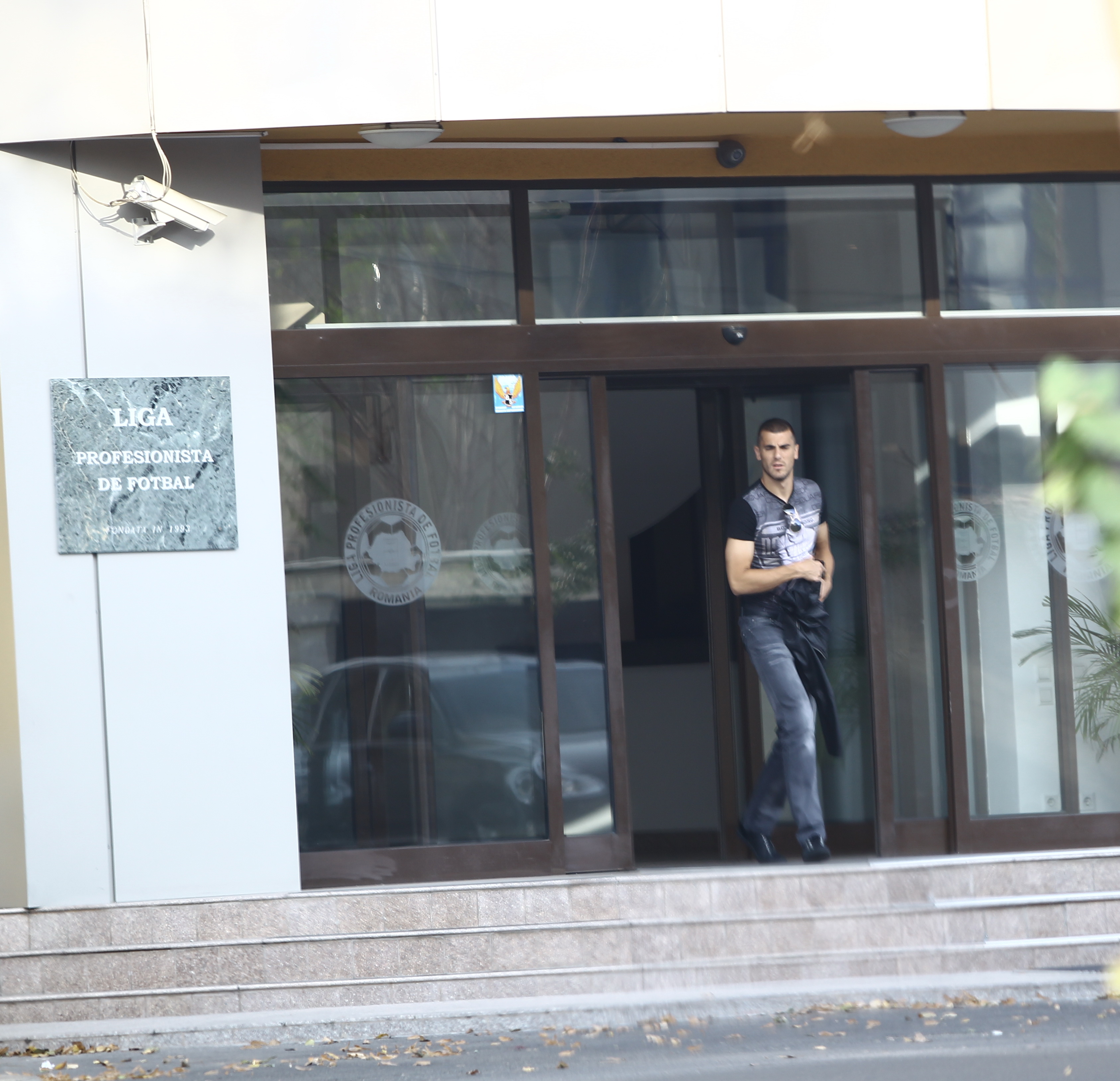 Stelistul iese din sediul LPF