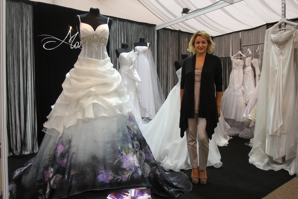 Rochia a fost pictata manual