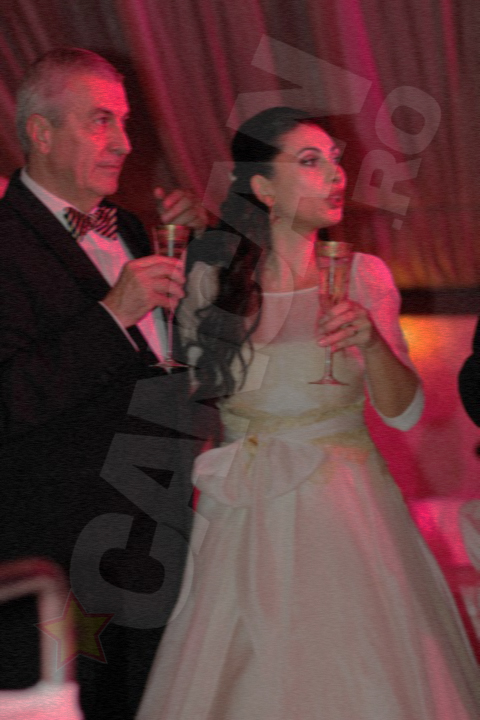 La nunta fostului premier a cantat si sotia lui Petre Roman