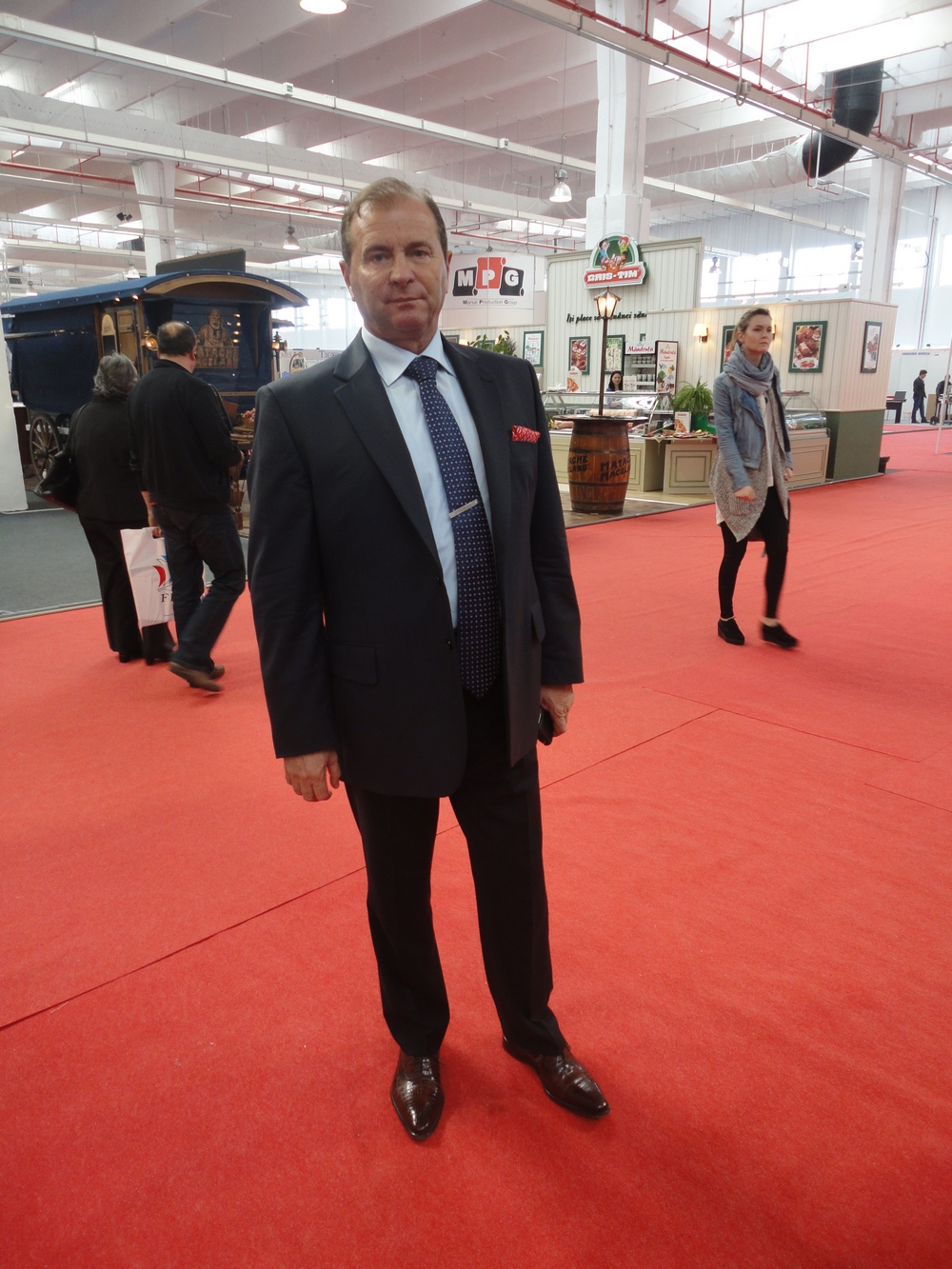 Milionarul a inceput afacerea cu o masina cumparata la mana a doua