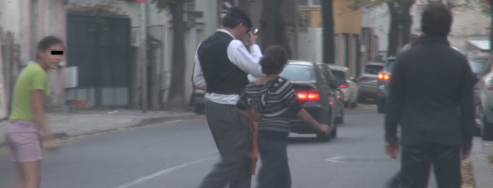 Nicorescu a incercat sa scape de insistentele cersetorilor... ignorandu-i