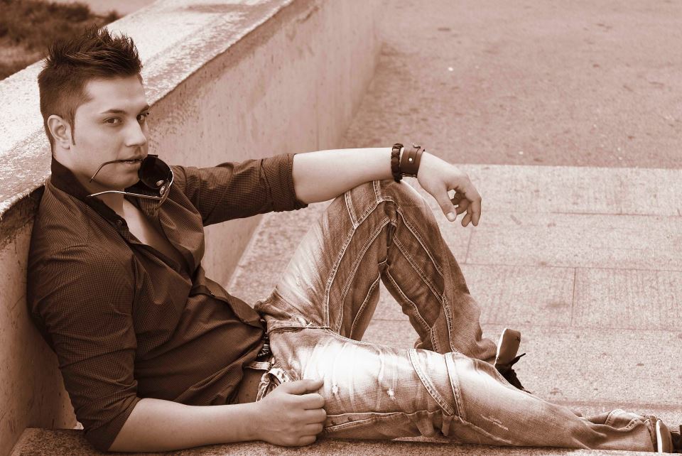 Mircea flirtreaza si cu alte femei pe Facebook