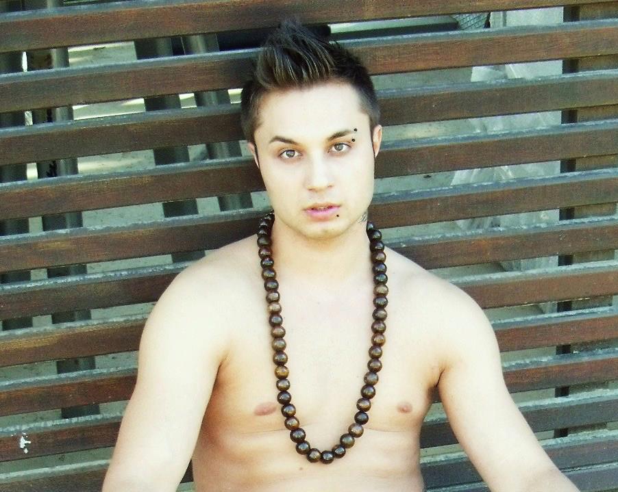 Mircea flirtreaza si cu alte femei pe Facebook