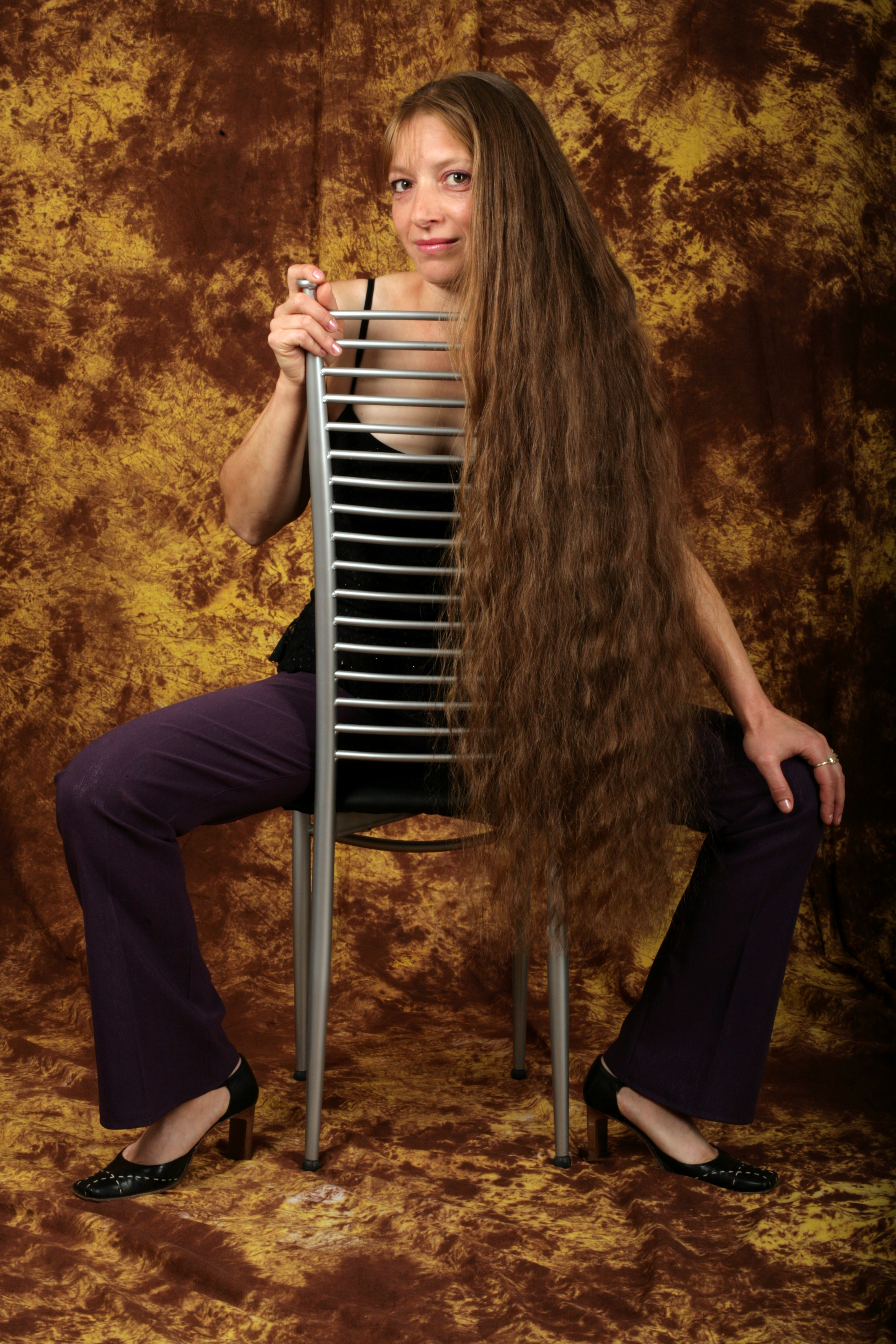 Odata pe an il trateaza cu o masca de galbenus de ou si petrol