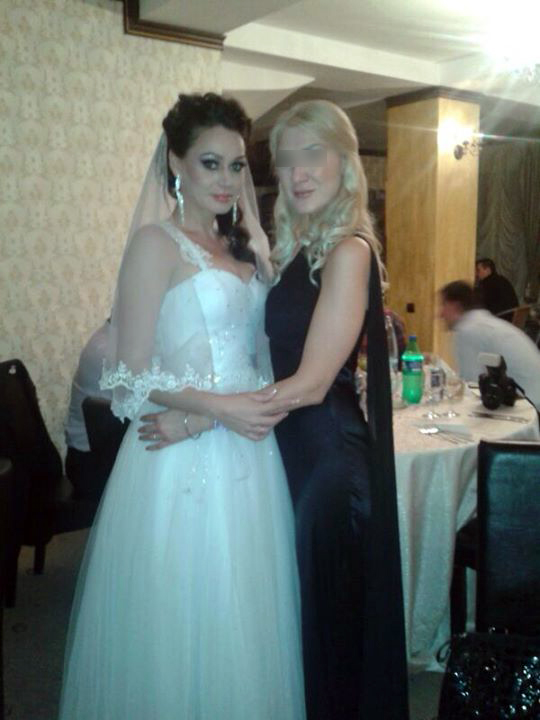 Ana a schimbat doua rochii de mireasa