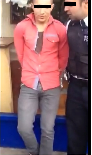 Tanarul a sfidat politistii dansand cu catusele puse