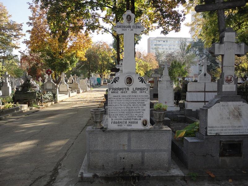 Directorul cimitirului mai aprinde din cand in cand cate o lumanare la capataiul artistului