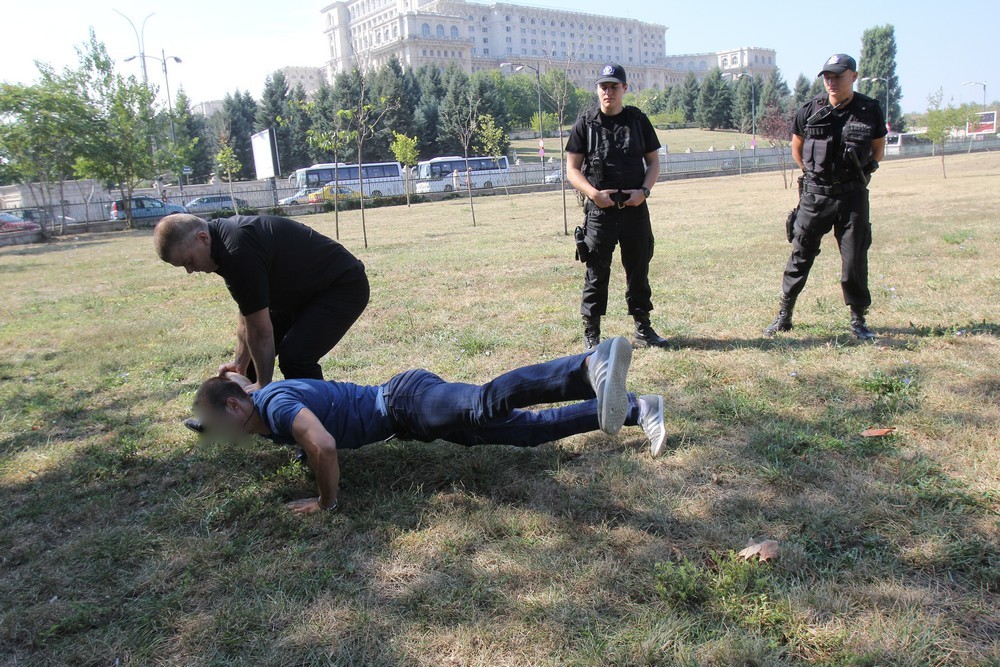 Politistul se antreneaza in medie cate opt ore pe zi