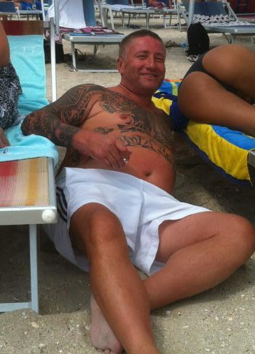 Nicu este inconjurat de femei frumoase