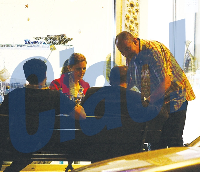 Bodo petrece majoritatea timpului la taverna pe care si-a deschis-o