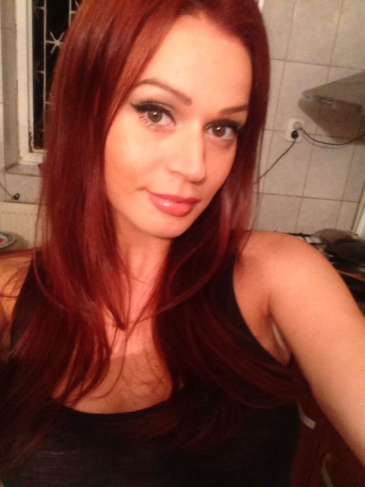 Ana si-a schimbat culoarea parului