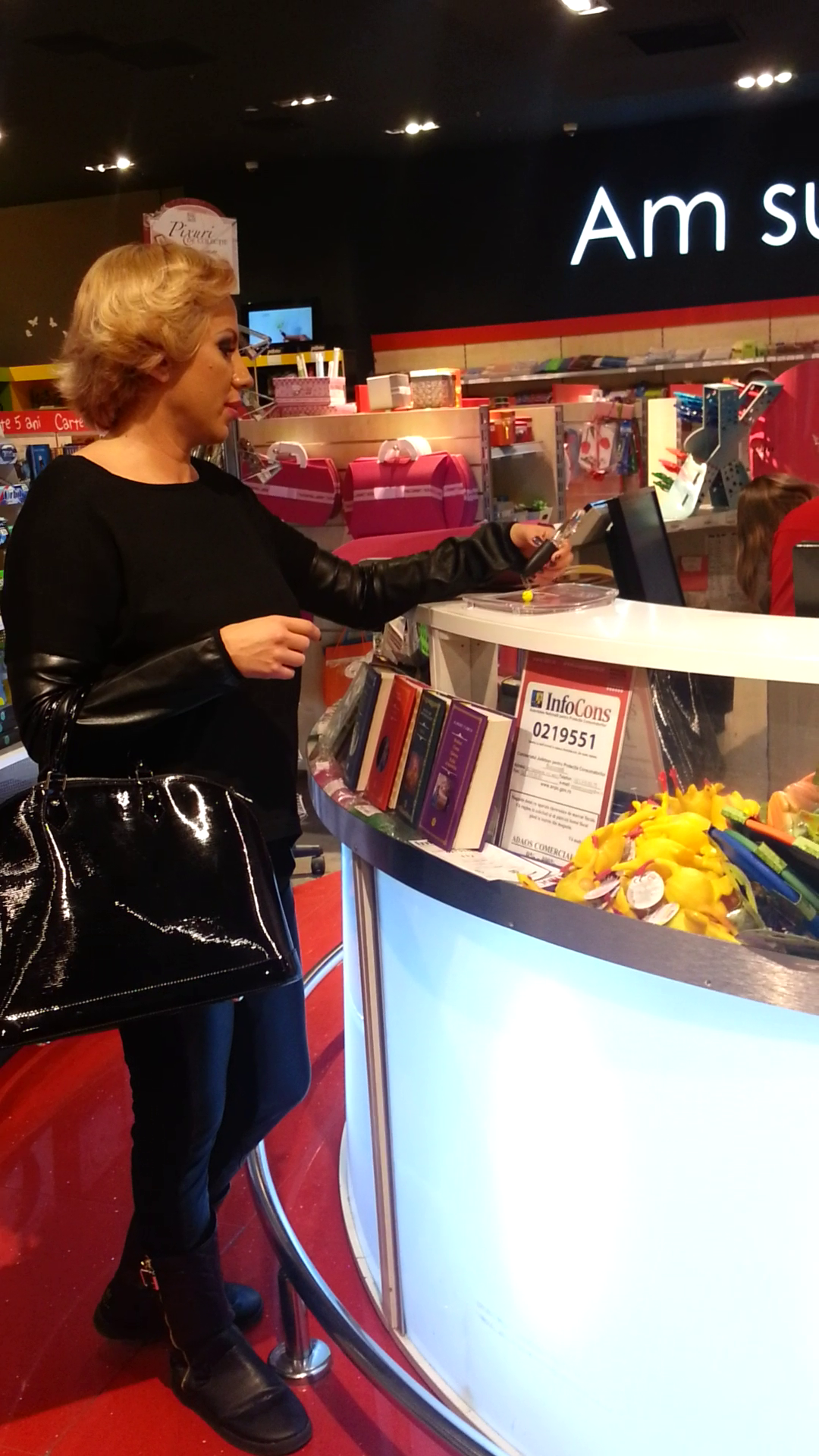 Rocsana a ales si un pix luminos, dar nu l-a pus in acelasi ambalaj cu gentuta