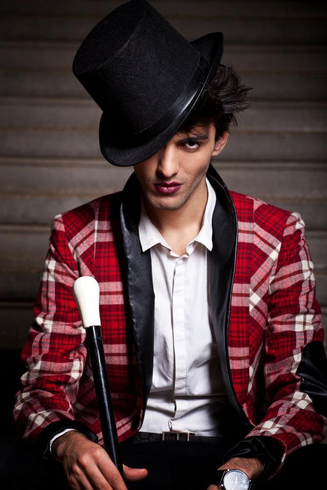 Asa a participat asistentul tv aranjat la o sedinta foto profosionista