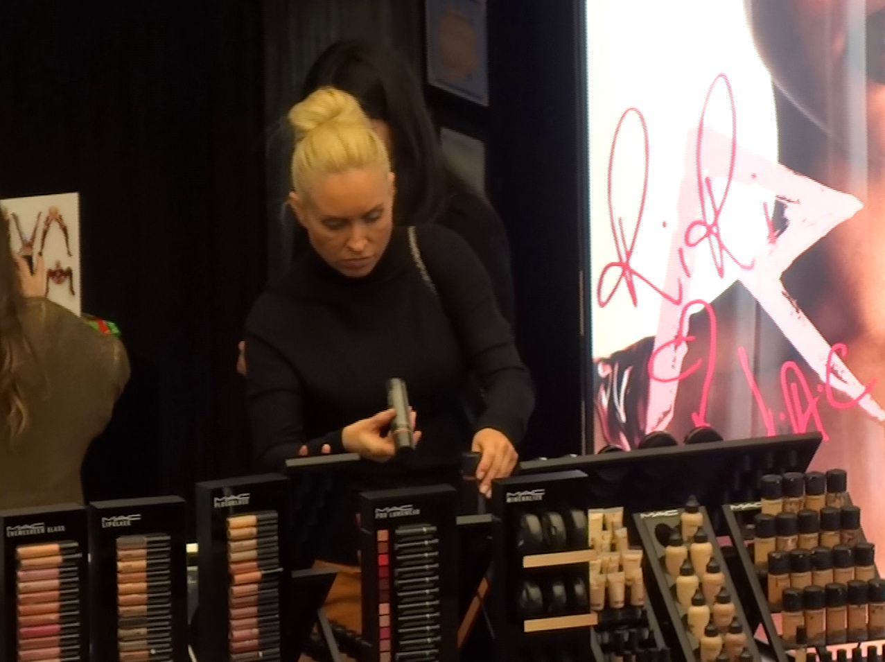 Vica a testat in graba cateva produse si s-a hotarat imediat ce isi doreste.