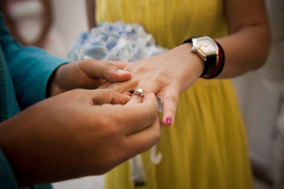 Tudor Chiuariu i-a pus iubitei sale pe deget inelul de logodna (foto:facebook)
