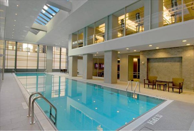 Imobilul are si piscina interioara