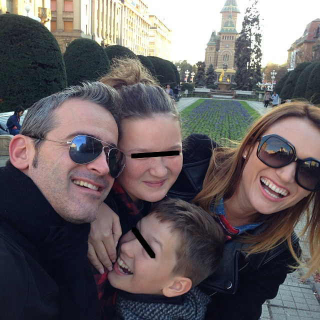 Cristian impreuna cu Carmen si cu cei doi copii ai acesteia (foto:facebook)