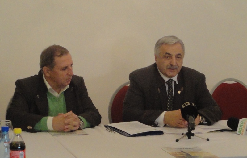 Directorul general Romsilva Adam Craciunescu (stanga) alaturi de directorul silvic de la Ilfov, Dumitru Voicu, au vorbit despre despaduririle ilegale