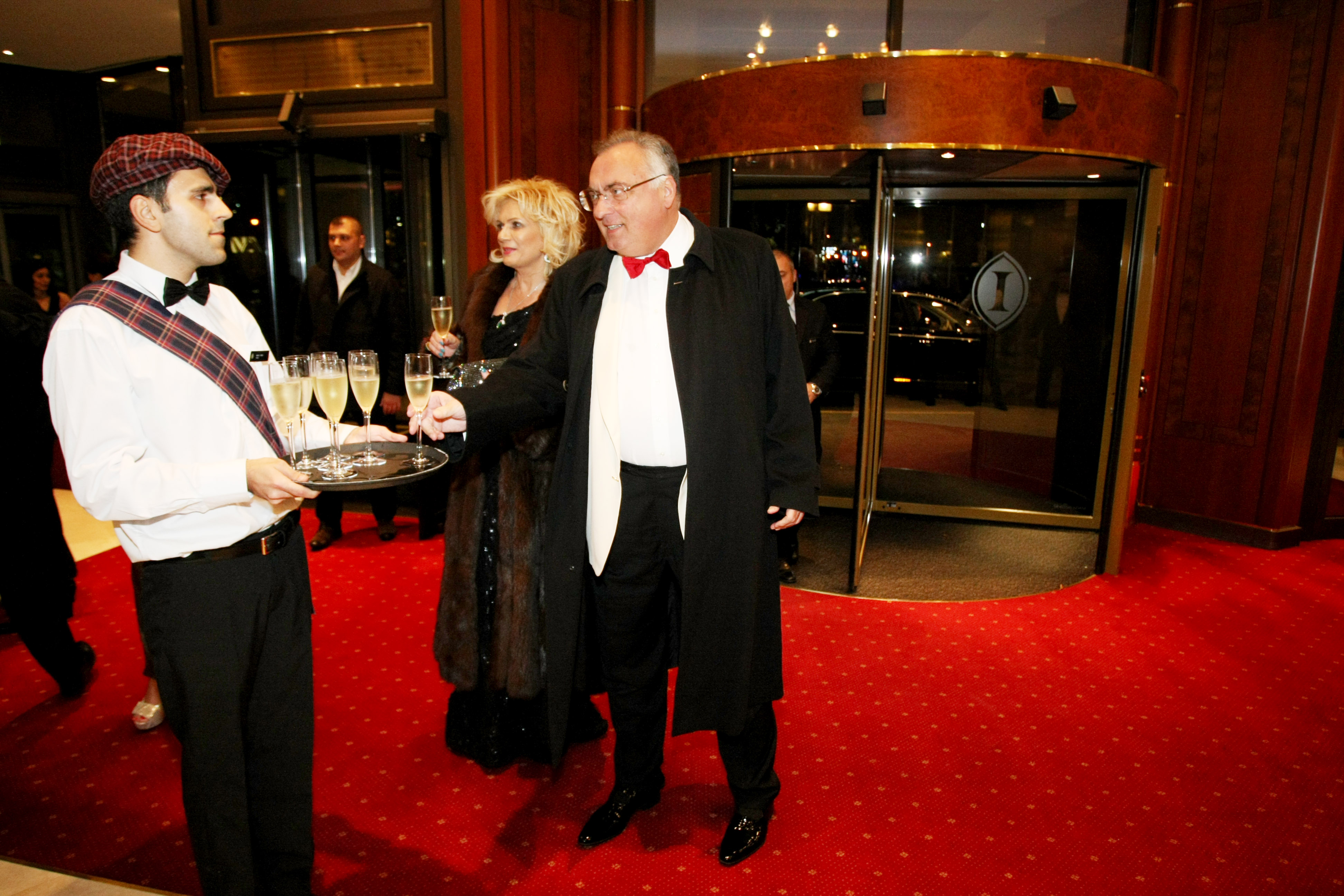 Compania detinuta de Adamescu asigura casele a nu mai putin de 2,15 milioane de romani