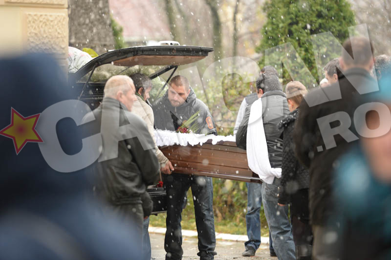 Rita Muresan si-a condus mama pe ultimul drum