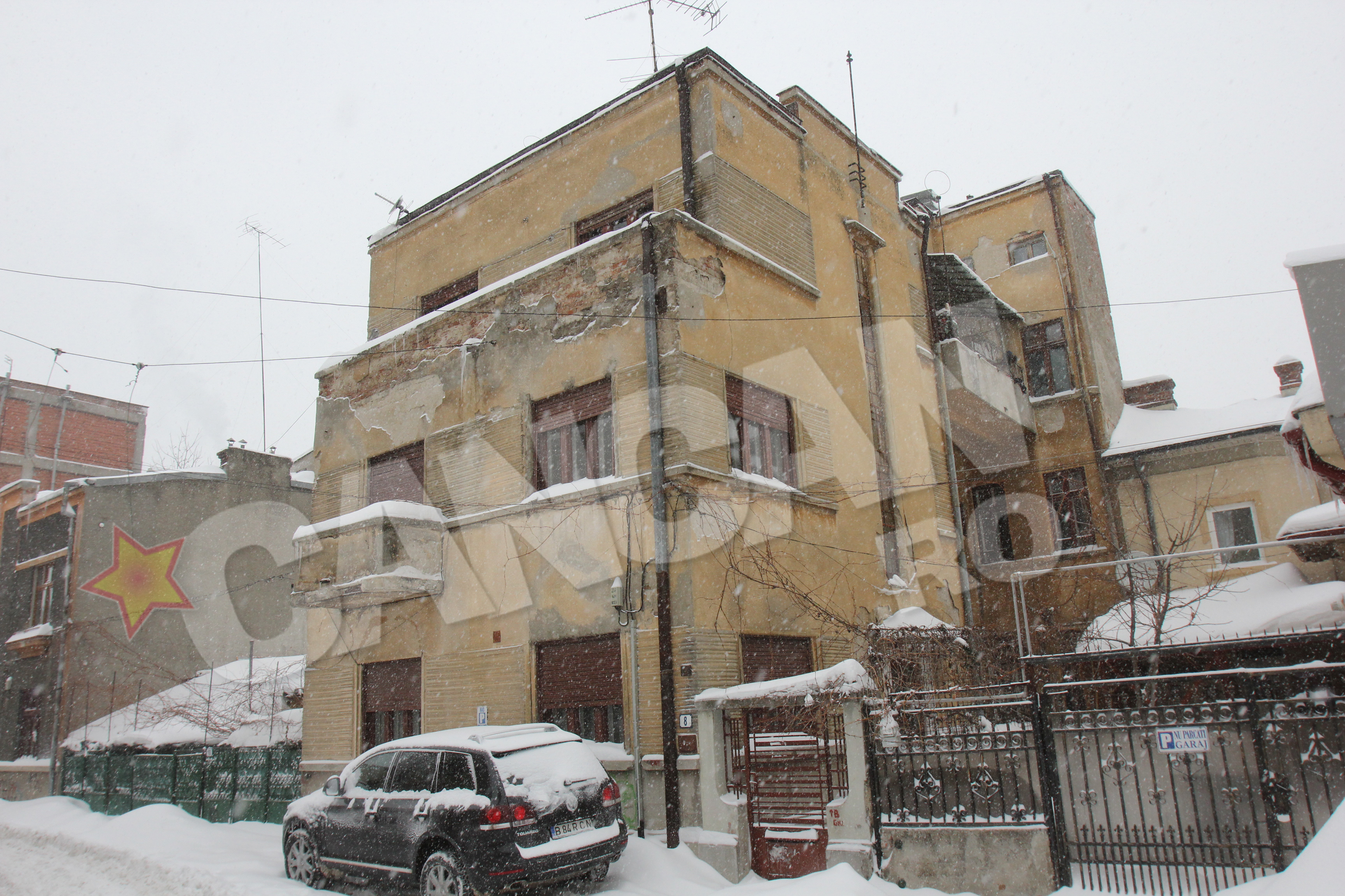 Iarna trecuta, compozitorul a fost sechestrat in casa