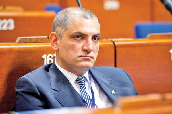 Damian Draghici este acum de nerecunoscut