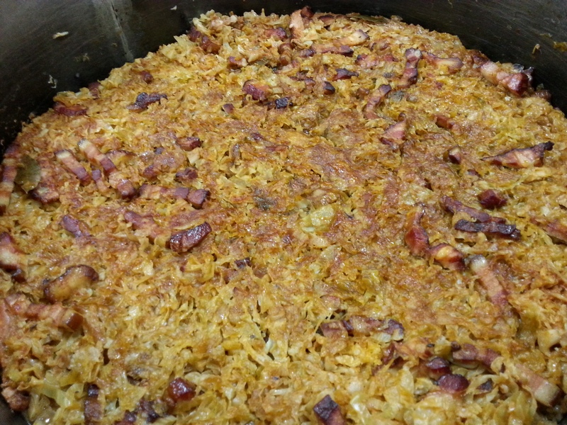 Peste 100.000 de portii de sarmale au fost impartite in sectorul 2. Acestea s-au epuizat in nicio ora