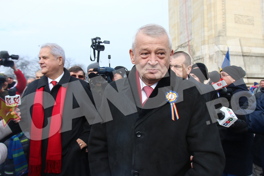 Primarul Sorin Oprescu nu a lipsit de la parada de 1 decembrie
