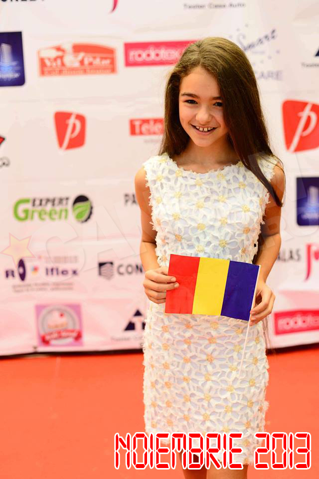 Peste tot pe unde a ajuns in lume, Rebeca a dus mandra si steagul Romaniei