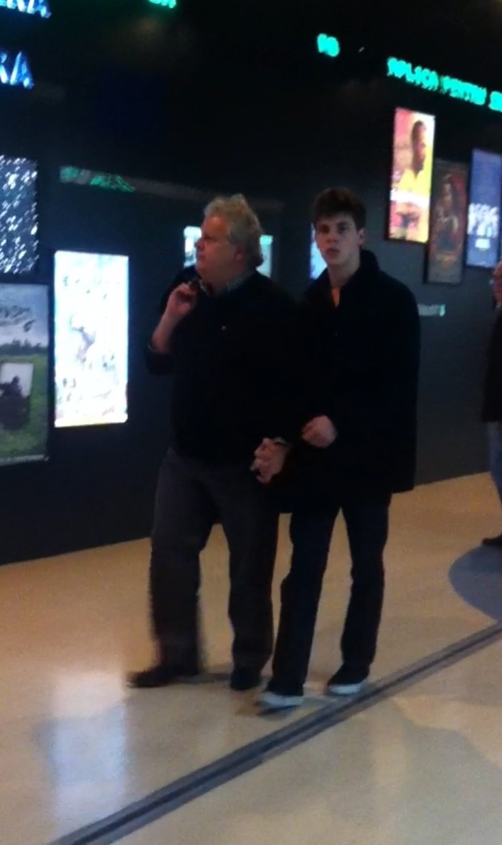 Jena Valvis alaturi de unul dintre cei doi fii ai sai