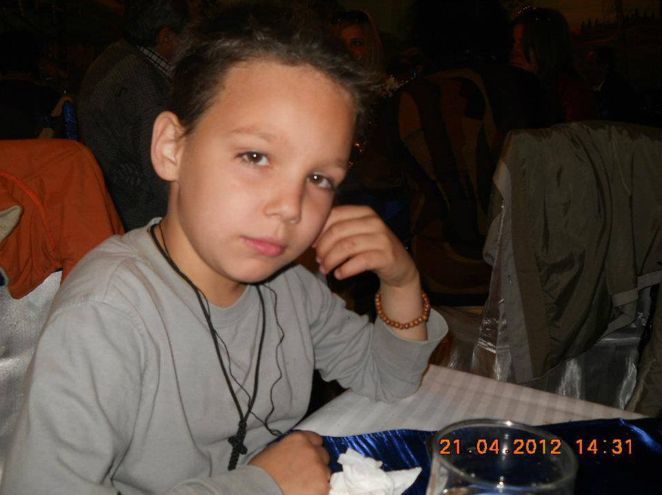 Laurentiu isi doreste sa primeasca de Mos Craciun jucarii si o geaca