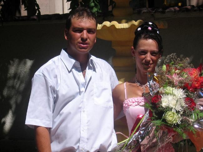 Chiar daca au o multime de probleme si neajunsuri, sotii Gheorghe nu se dau batuti. Cred cu tarie ca atata timp cat se iubesc si respecta, toate greutatile vietii vor trece