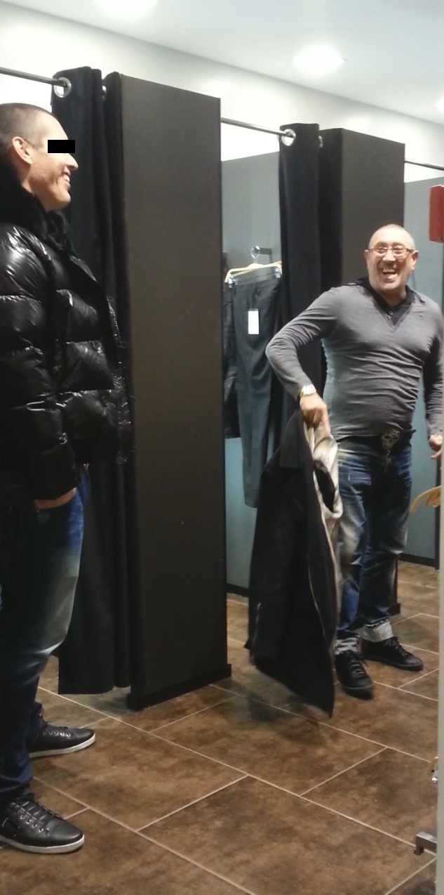 Dupa ce si-a pierdut rabdarea asteptand, Serghei a intrat dupa ei si a facut caternica