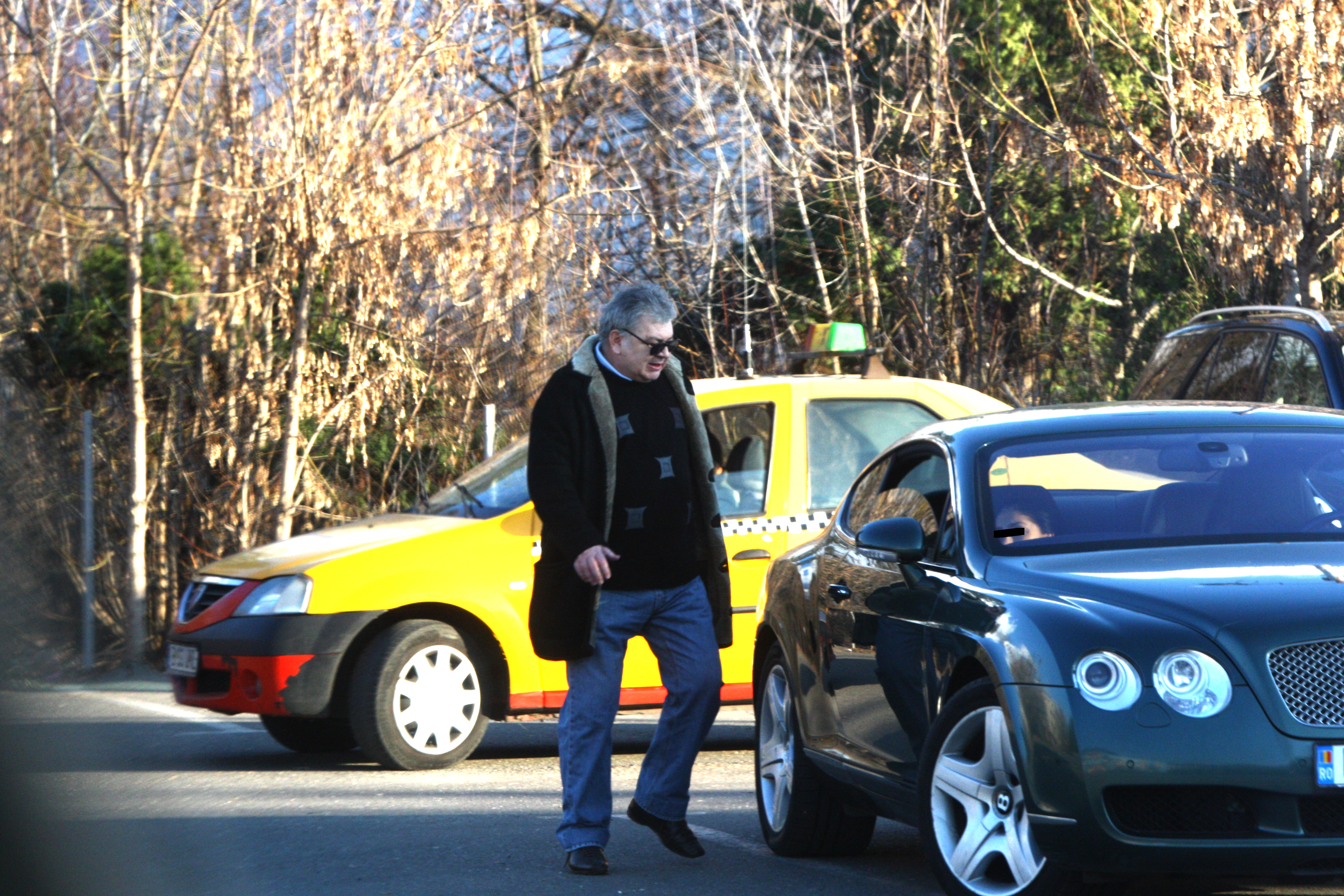 Bibi Galan o trezeste pe tanara