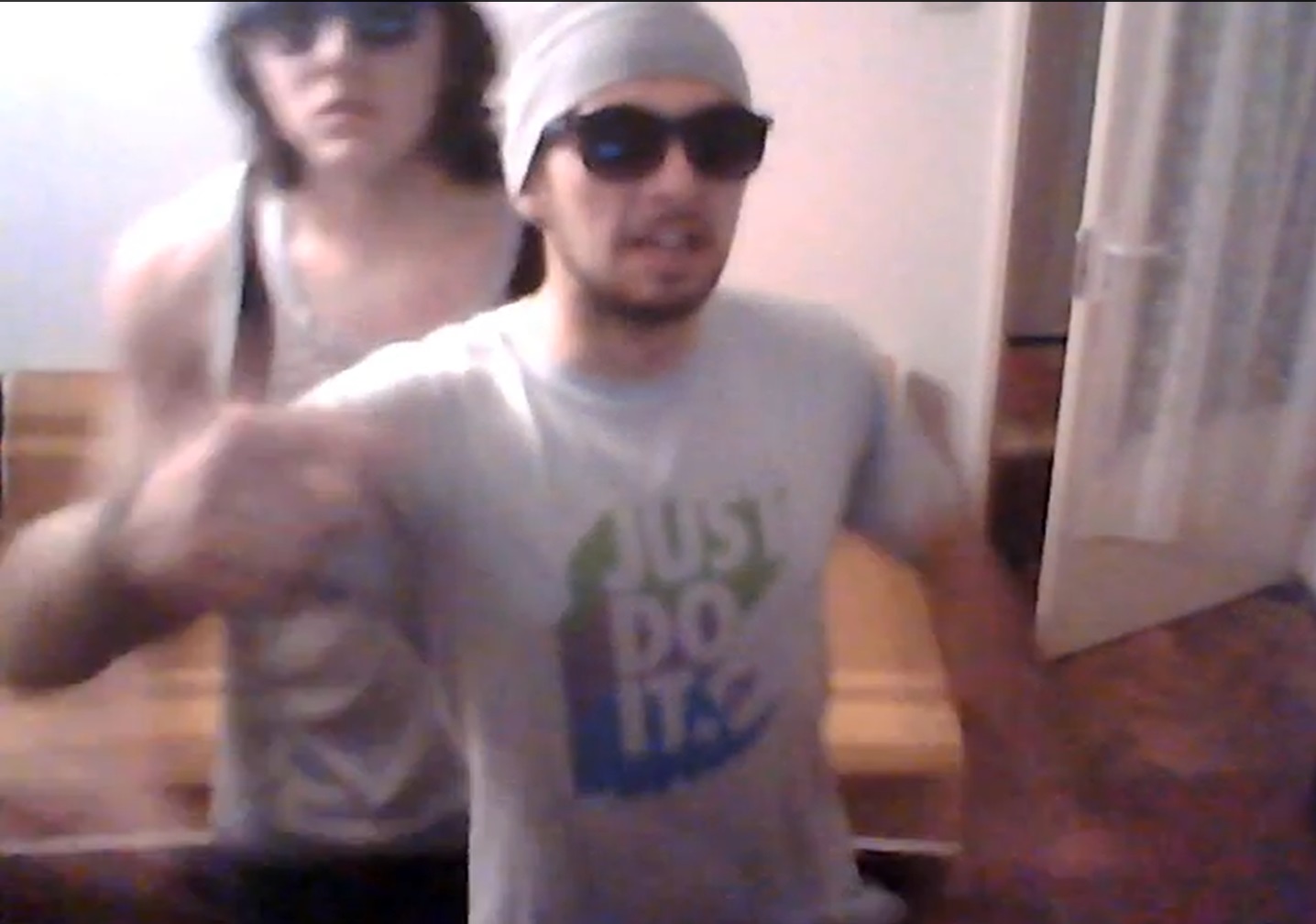 Tanarul anul trecut, cand canta colinde in stilul propriu