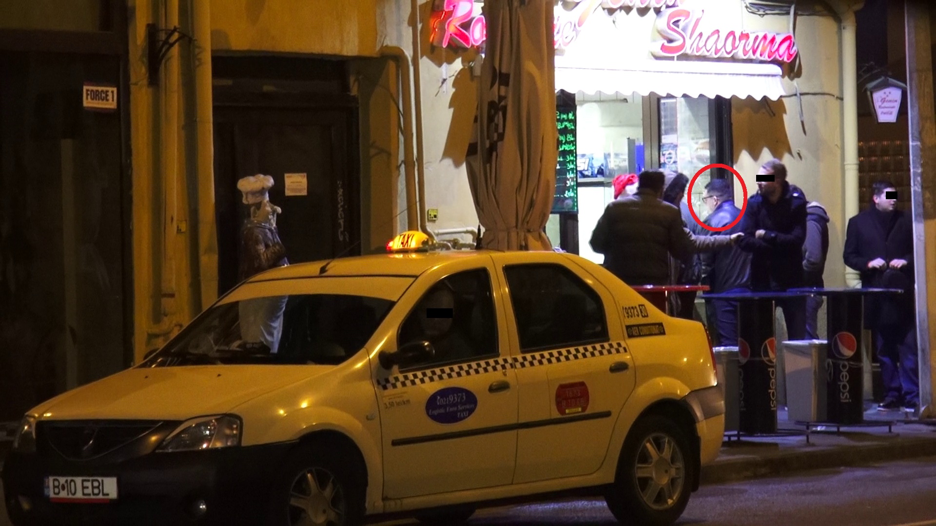 Lucian si-a potolit foamea cvu o shaorma