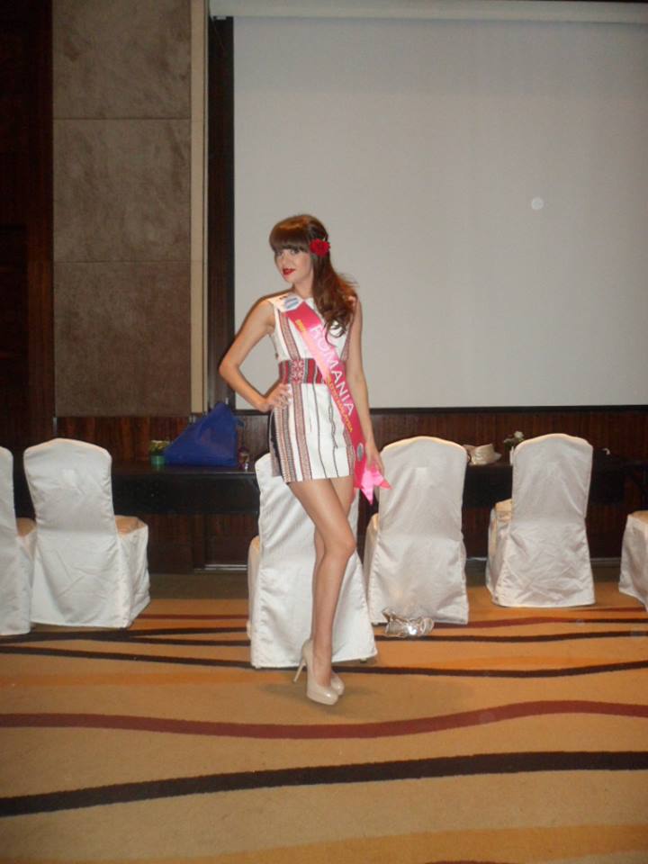 Ionella spune ca pretendentul la inima ei ar trebui sa semene un pic cu tatal sau