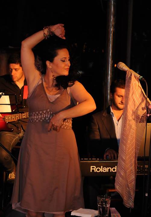 Jezebel a renuntat la cariera in banca pentru a-si urma visul din copilarie: acela de a canta