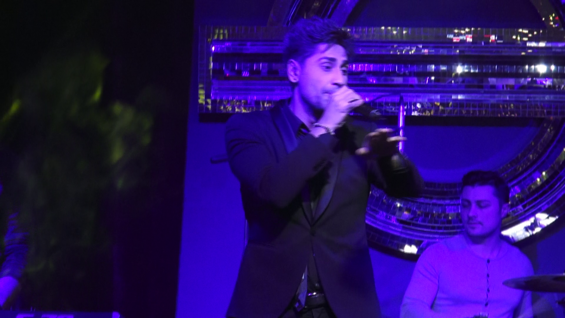 Cu cateva ore inainte de a deveni tata, Connect-R a urcat din nou pe scena