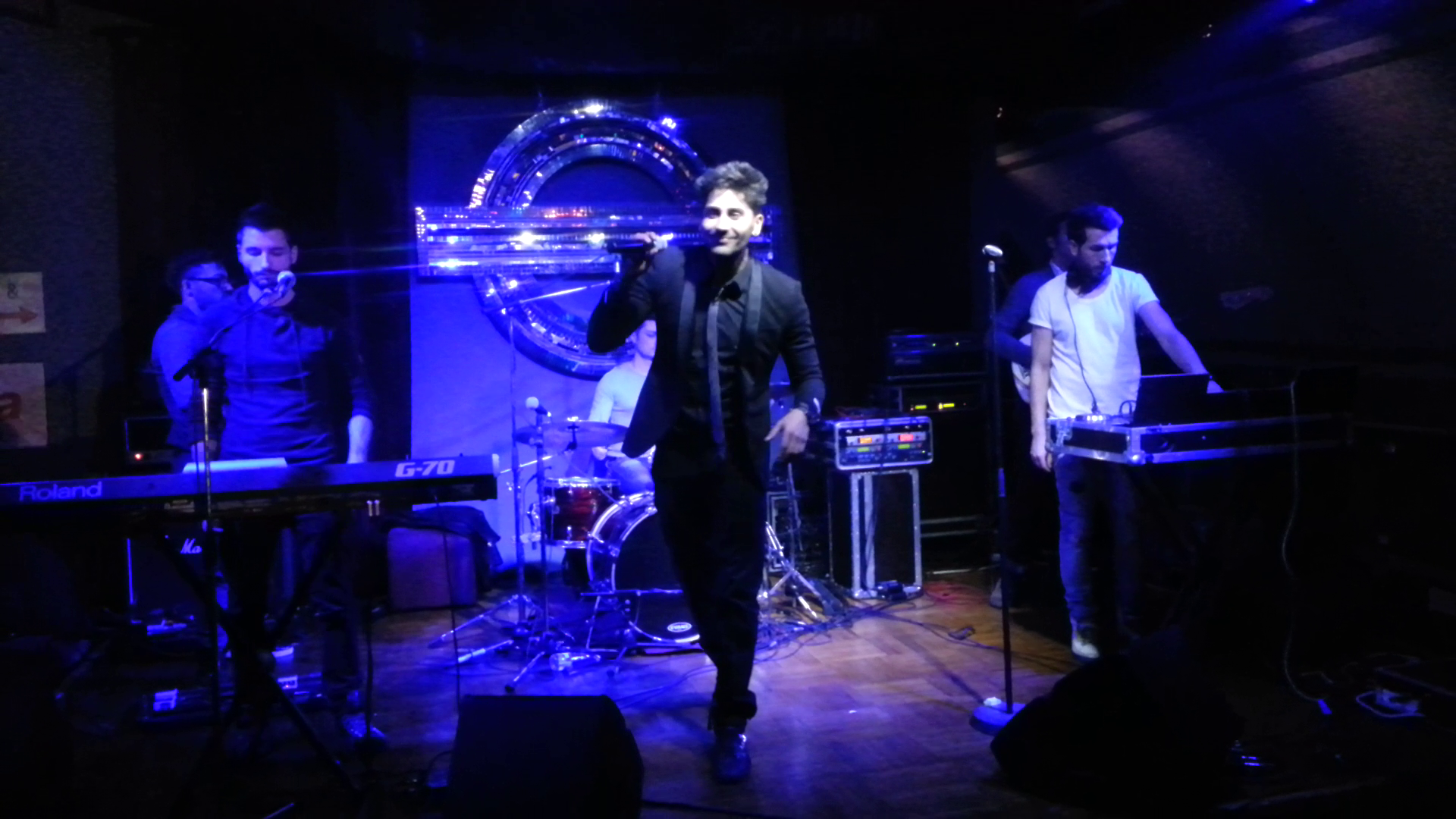 Connect-R a fost intr-o forma de zile mari aseara