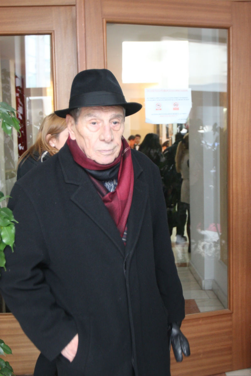 Actorul Mitica Popescu a fost si el prezent astazi la Teatrul Constantin Tanase