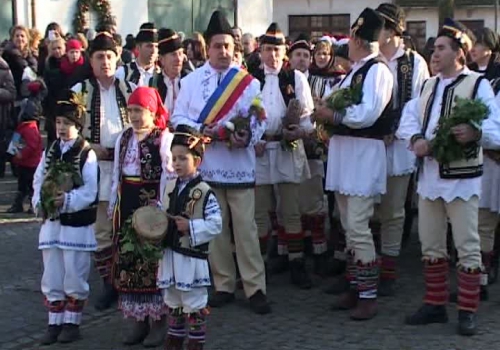 Colindatorii au mers la Familia Regala (foto:.romaniatv.net)