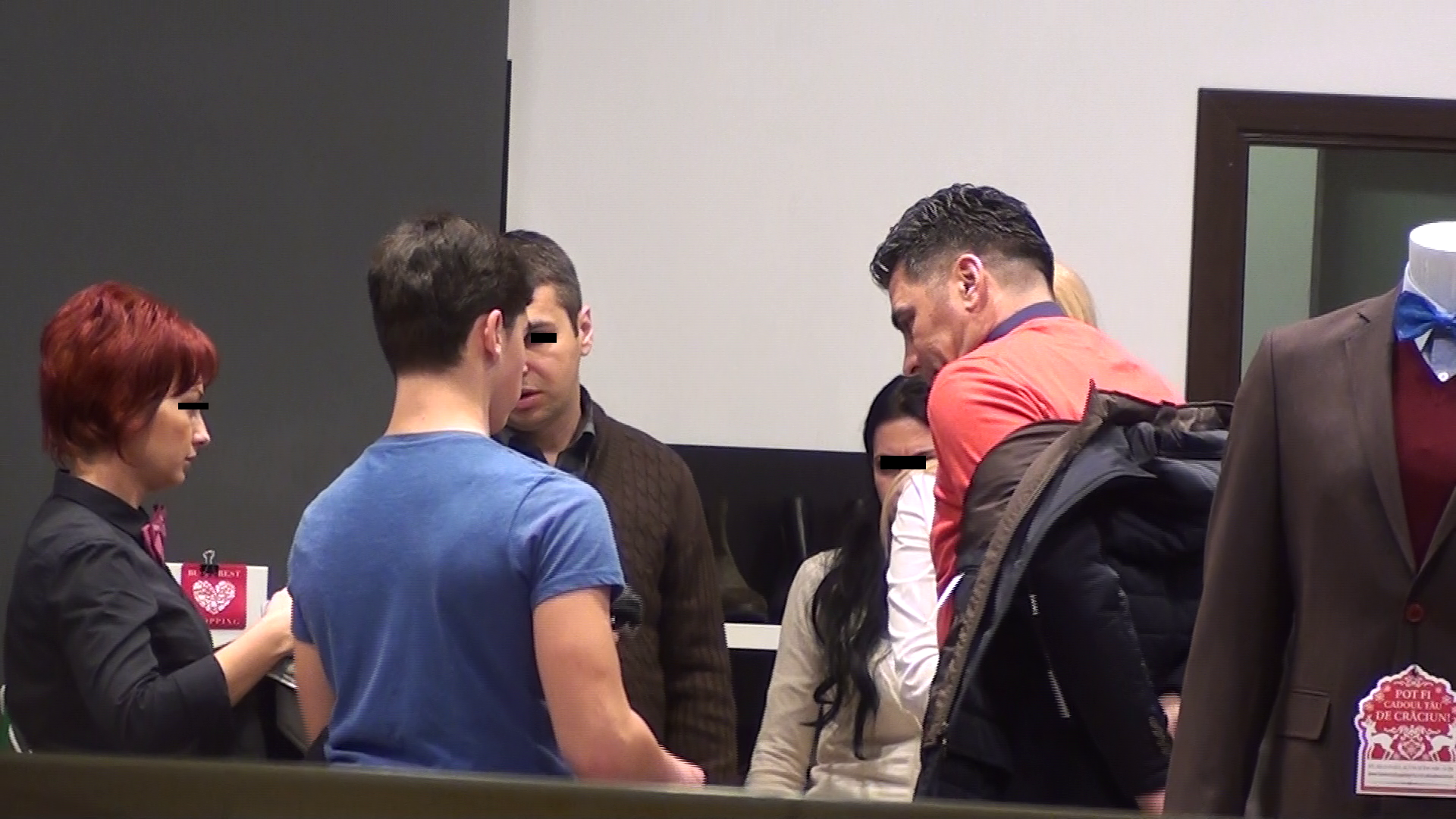 Afaceristul a probat o geaca de fas